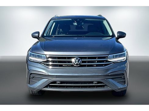 Used 2022 Volkswagen Tiguan SE AWD/4WD image 2