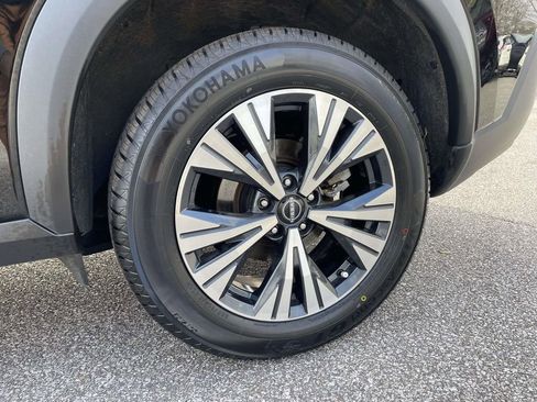 Used 2023 Nissan Rogue SV image 10