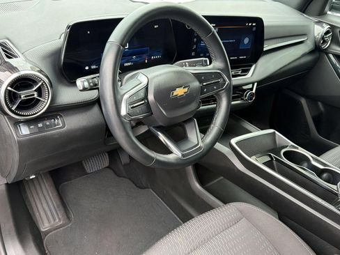 Used 2025 Chevrolet Equinox LT AWD/4WD image 4