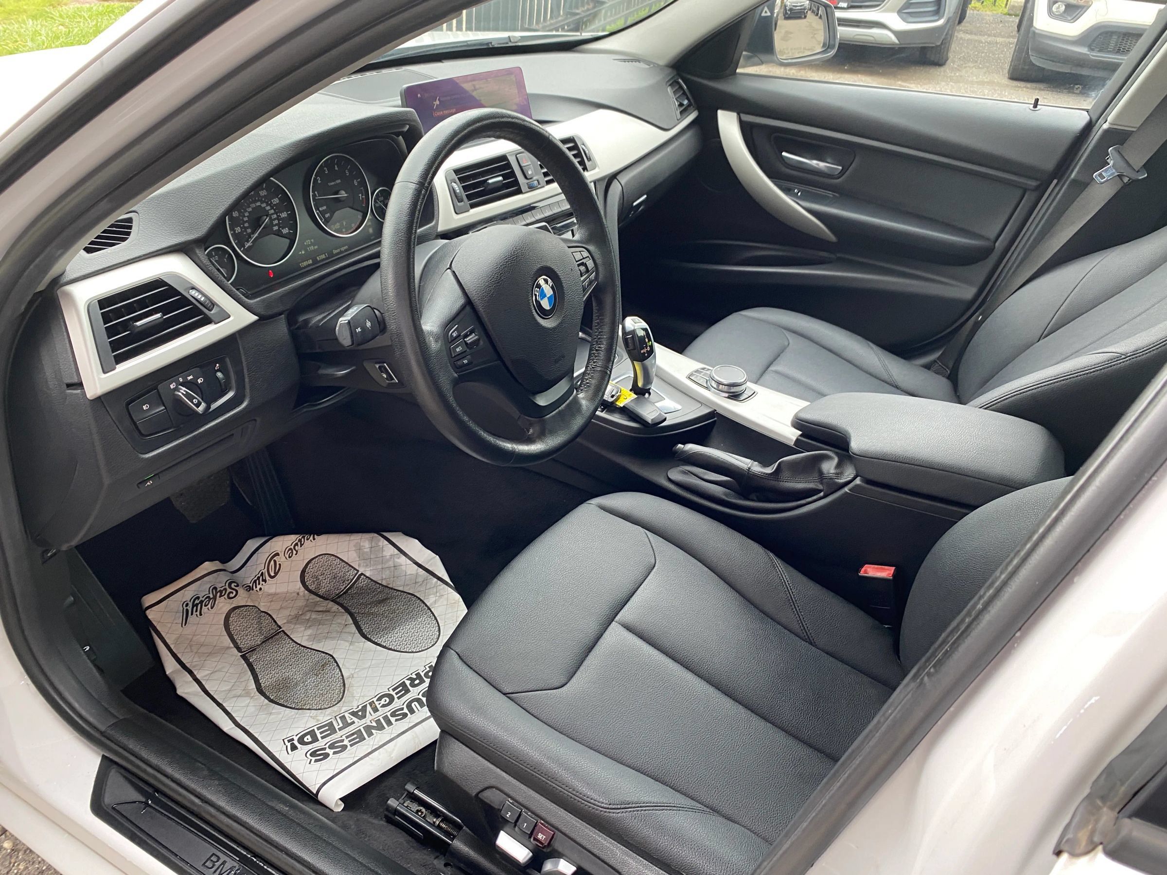 Used 2018 BMW 320i xDrive Sedan AWD/4WD image 3