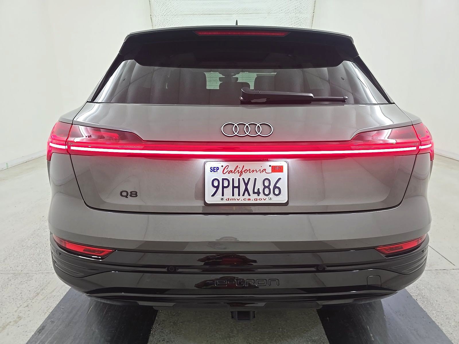 Used 2024 Audi Q8 e-tron Premium Plus w/ Premium Plus Package AWD/4WD image 5