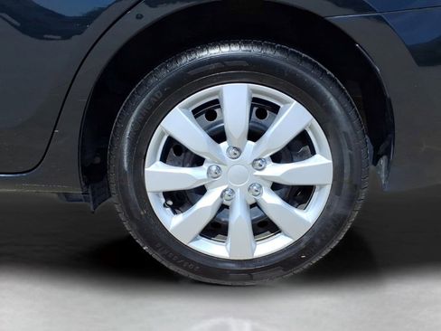Used 2019 Toyota Corolla LE FWD image 3
