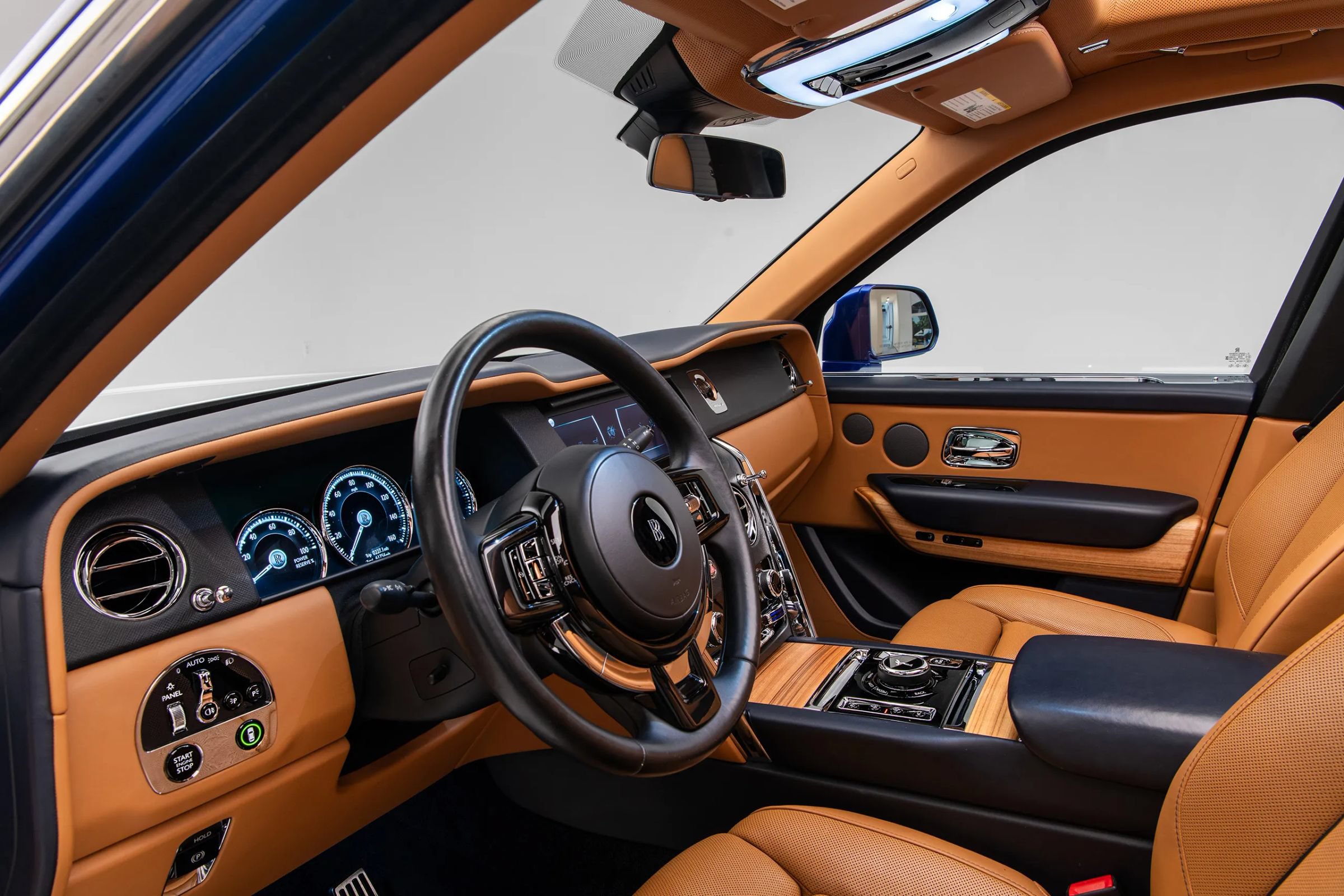 Used 2019 Rolls-Royce Cullinan AWD/4WD image 2