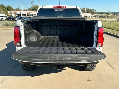 Used 2024 Chevrolet Colorado ZR2 w/ Technology Package image 25