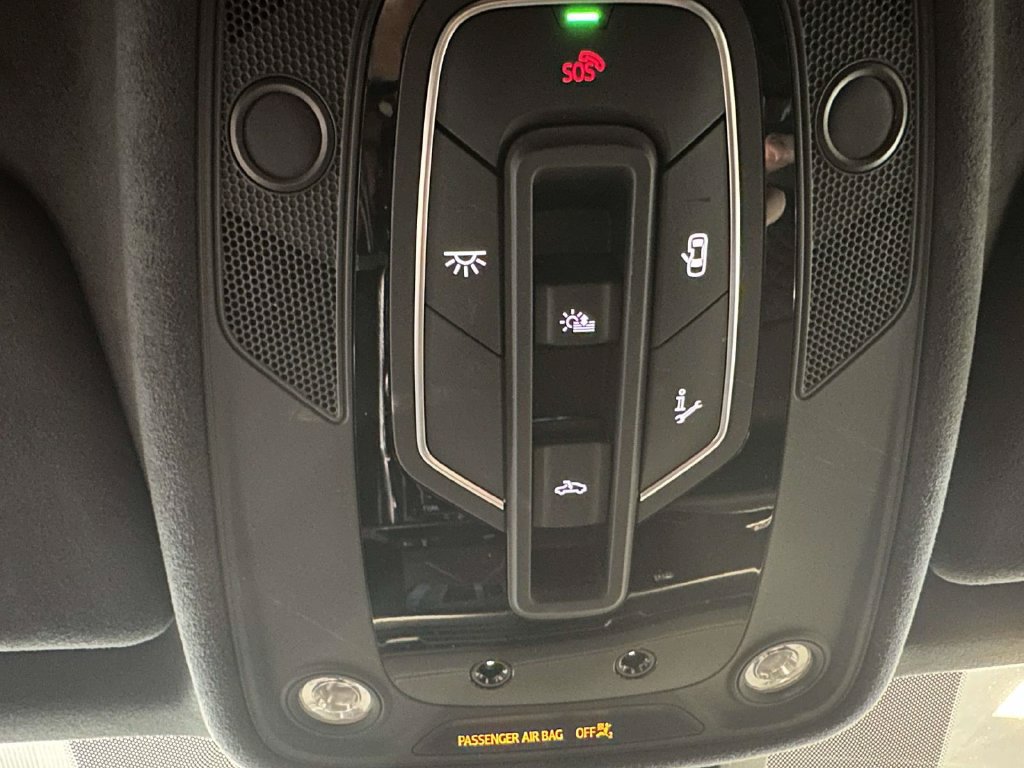 Used 2024 Audi SQ8 Prestige AWD/4WD image 32