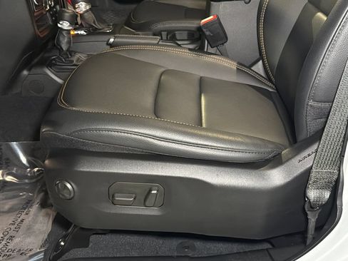 Used 2024 Jeep Wrangler Unlimited Sahara AWD/4WD image 19