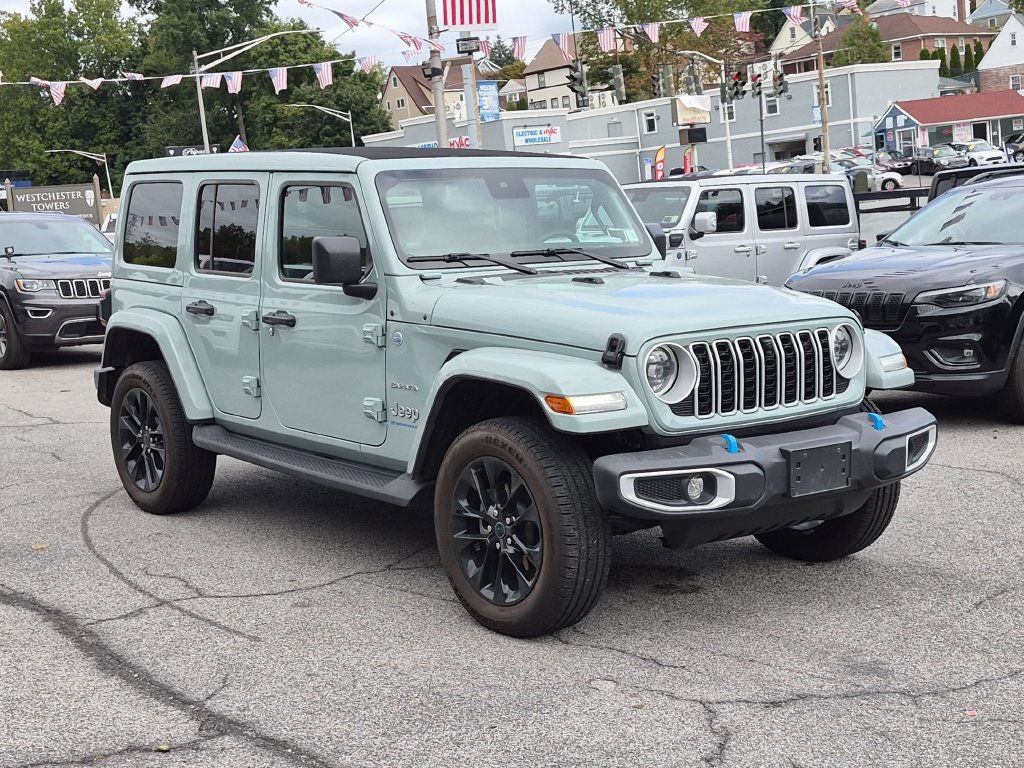 Used 2024 Jeep Wrangler Unlimited Sahara w/ Technology Group AWD/4WD image 3