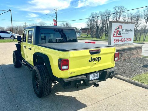 Used 2023 Jeep Gladiator Sport image 7