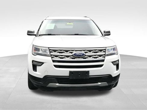 Used 2018 Ford Explorer XLT AWD/4WD image 8