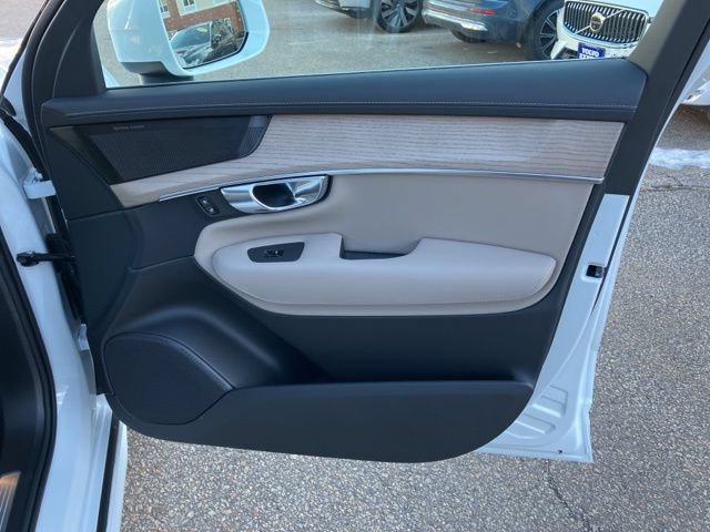 New 2026 Volvo XC90 T8 Plus w/ Protection Package Premier AWD/4WD image 13