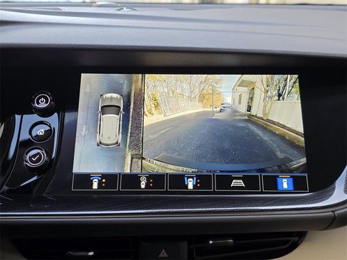 Used 2022 Buick Envision Essence w/ Technology Package I image 18