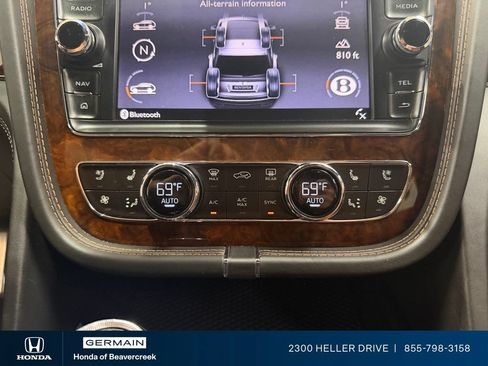 Used 2018 Bentley Bentayga AWD/4WD image 23