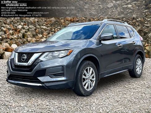 Used 2018 Nissan Rogue SV image 1