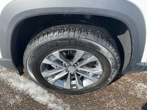 Used 2025 Chevrolet Equinox LT w/ Convenience Package II image 38