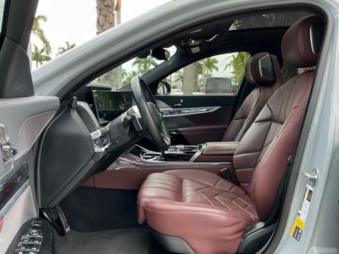 Used 2023 BMW i7 xDrive60 AWD/4WD image 9