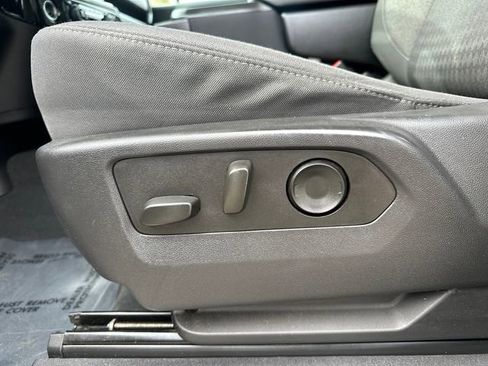 Used 2023 Chevrolet Silverado 1500 LT image 24