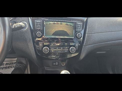 Used 2020 Nissan Rogue SV image 15