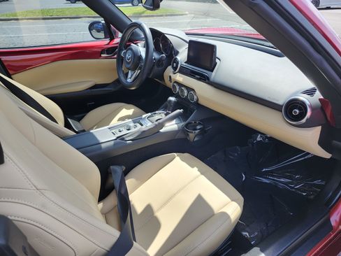 Used 2019 MAZDA MX-5 Miata RF Grand Touring RWD image 28