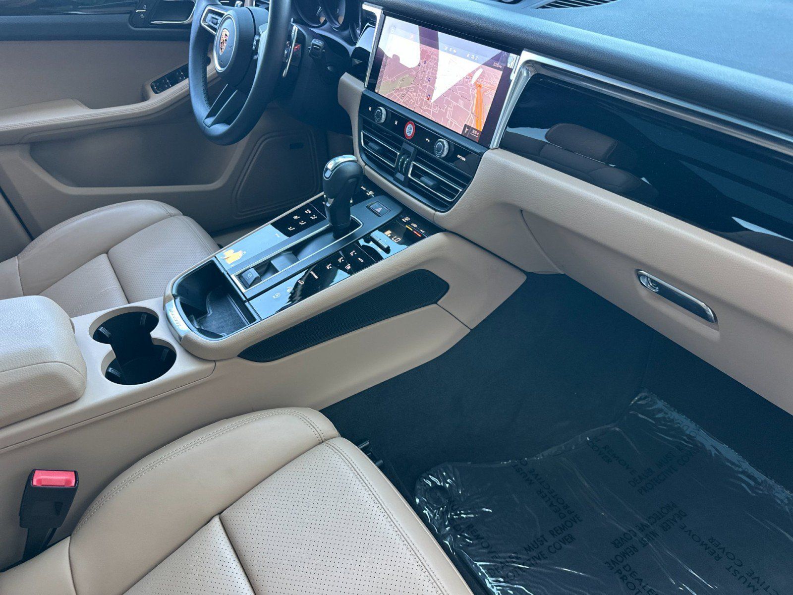 Certified 2026 Porsche Macan AWD/4WD image 15