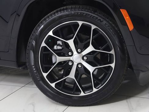 Used 2023 Jeep Grand Cherokee Summit image 20