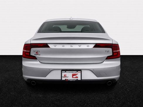 Used 2018 Volvo S90 T5 Momentum w/ Convenience Package FWD image 5