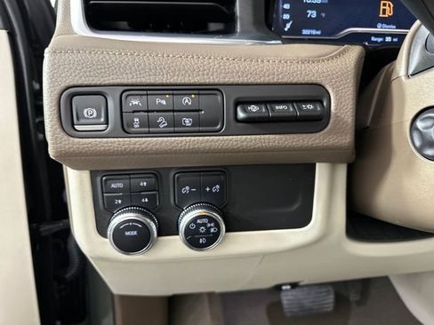 Used 2024 GMC Yukon Denali AWD/4WD image 19