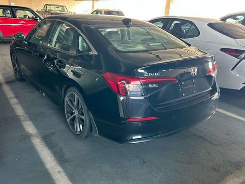 Used 2024 Honda Civic Touring image 2