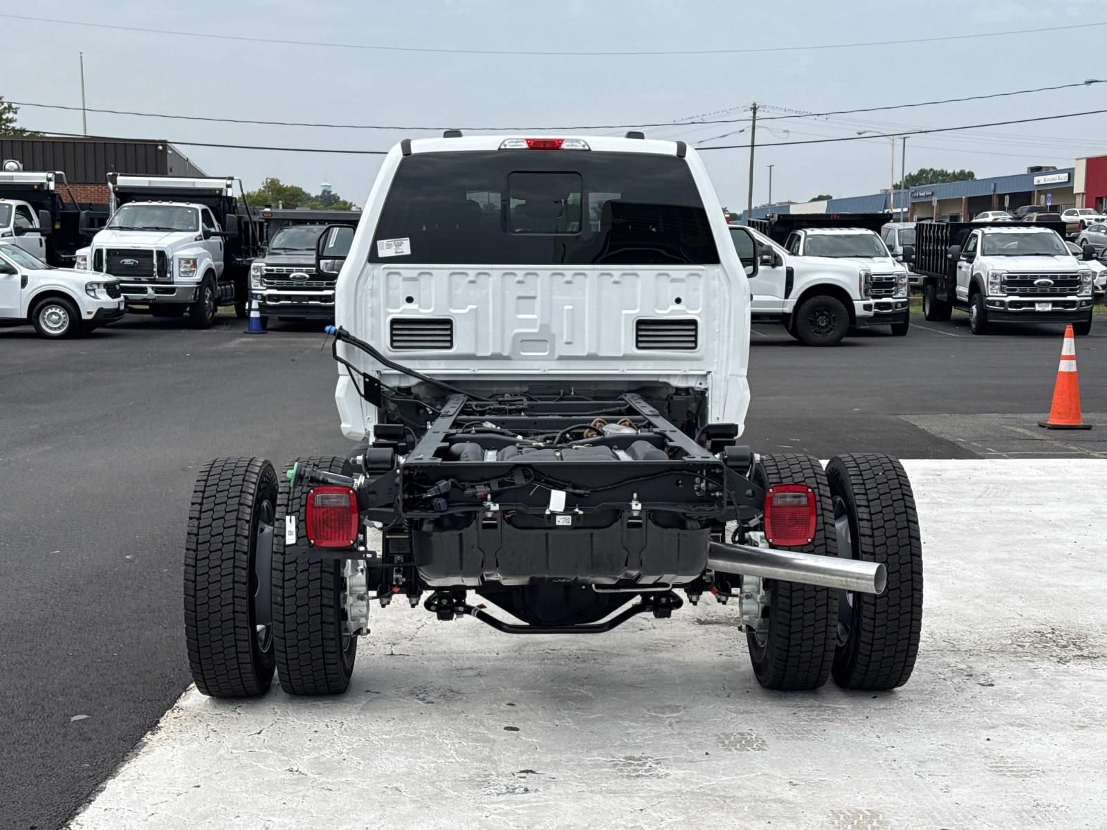 New 2026 Ford F550 4x4 Crew Cab image 4