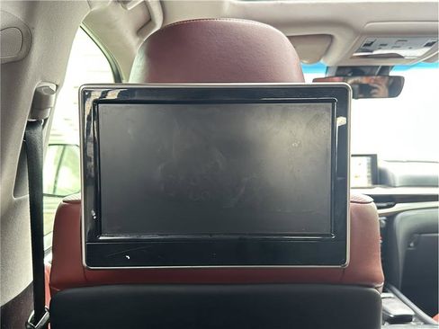 Used 2017 Lexus LX 570 4WD image 27