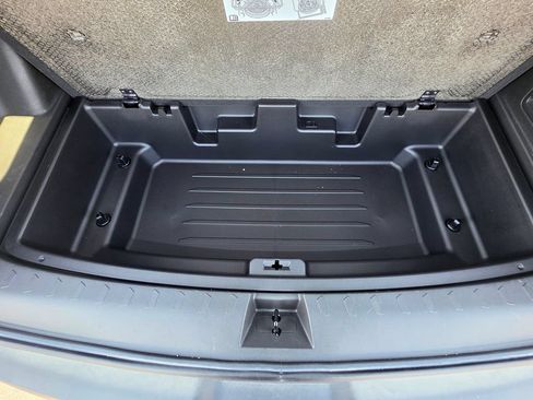 Used 2023 Chevrolet Traverse LT FWD image 7