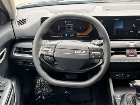 Used 2025 Kia K4 FWD image 28