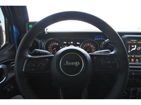 Used 2022 Jeep Gladiator Sport AWD/4WD image 17