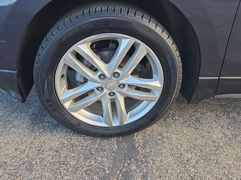 Used 2018 Chevrolet Equinox Premier image 3