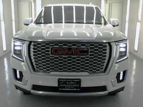 Used 2021 GMC Yukon XL Denali w/ Denali Ultimate Package image 3