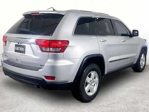 Used 2011 Jeep Grand Cherokee Laredo AWD/4WD image 2