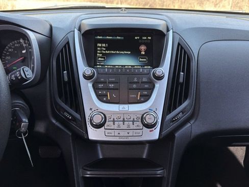 Used 2017 Chevrolet Equinox LS FWD image 4