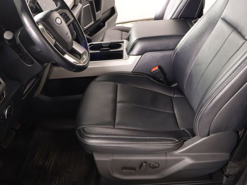 Used 2022 Ford F250 Lariat w/ Black Appearance Package image 12