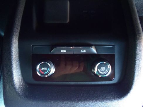 Used 2024 Chevrolet Traverse LT w/ Midnight/Sport Edition image 40