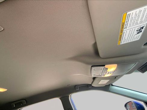Used 2022 Nissan Rogue SV AWD/4WD image 14