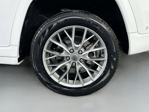 Used 2022 Jeep Grand Cherokee Summit AWD/4WD image 35