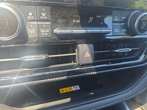 Used 2024 Toyota Highlander XSE AWD/4WD image 18
