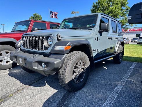 Used 2024 Jeep Wrangler Unlimited Sport AWD/4WD image 2