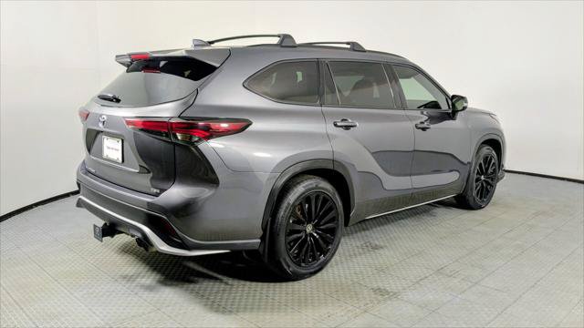 Used 2024 Toyota Highlander XSE FWD image 7