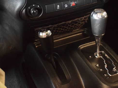 Used 2018 Jeep Wrangler Unlimited Sport S AWD/4WD image 76
