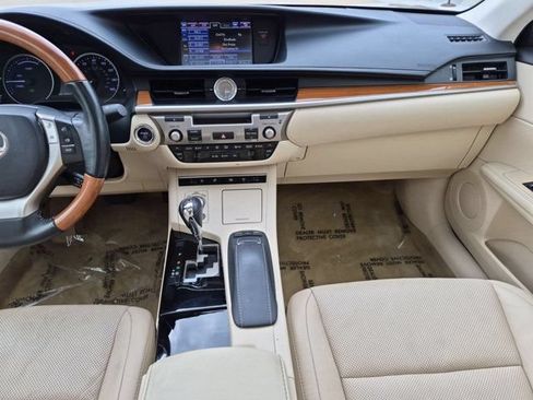 Used 2014 Lexus ES 300h w/ Luxury Package w/Bamboo Trim FWD image 13
