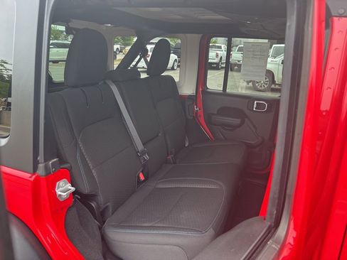 Certified 2025 Jeep Wrangler Unlimited Rubicon 4xe w/ Convenience Group AWD/4WD image 52