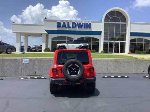 Used 2018 Jeep Wrangler Unlimited Rubicon w/ Dual Top Group AWD/4WD image 6