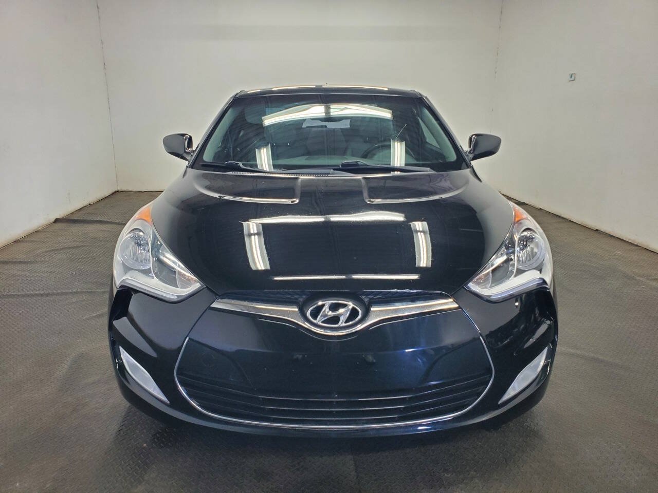 Used 2013 Hyundai Veloster w/ Style Pkg FWD image 2