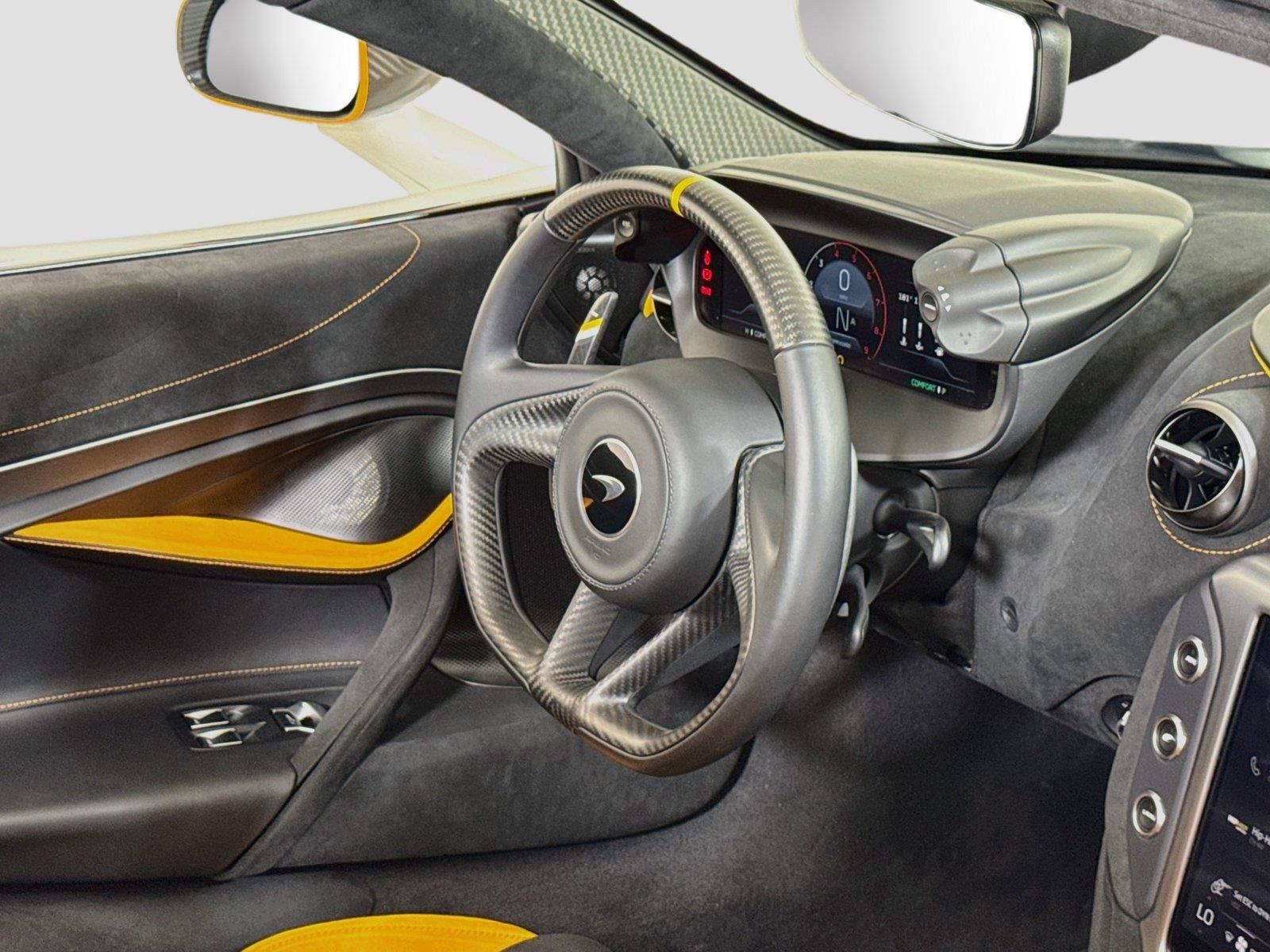 Used 2024 McLaren 750S Spider RWD image 28