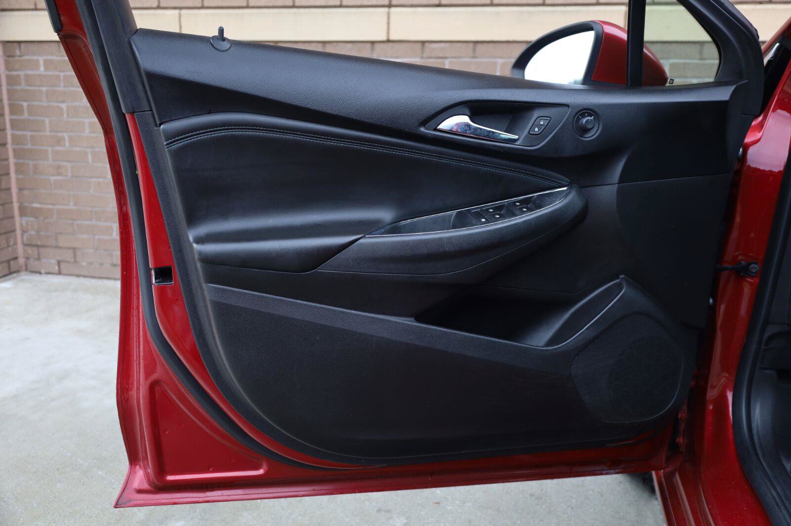 Used 2018 Chevrolet Cruze Premier FWD image 13